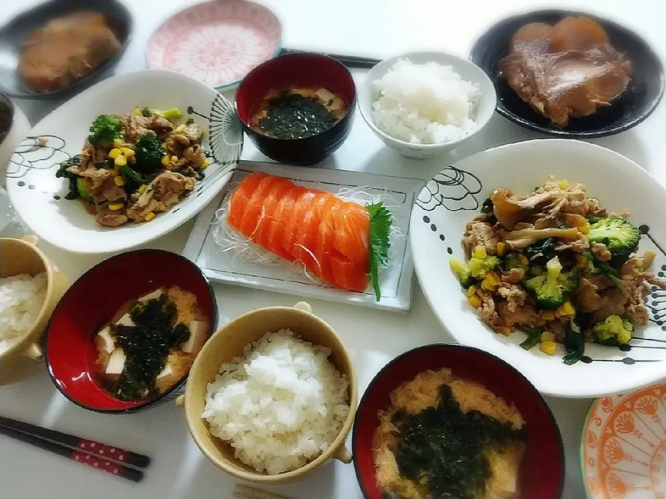 夕食(*^^*)
豚肉と野菜のバター醤油焼き(舞茸、コーン、ブロッコリー)
お刺身(サーモン)
ぶり大根
高菜お味噌汁(豆腐、たまご、海苔フレーク)|プリン☆さん