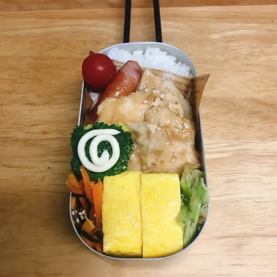 Snapdishの料理写真:次男男子高校生弁当・胡麻照り焼き|mickyさん