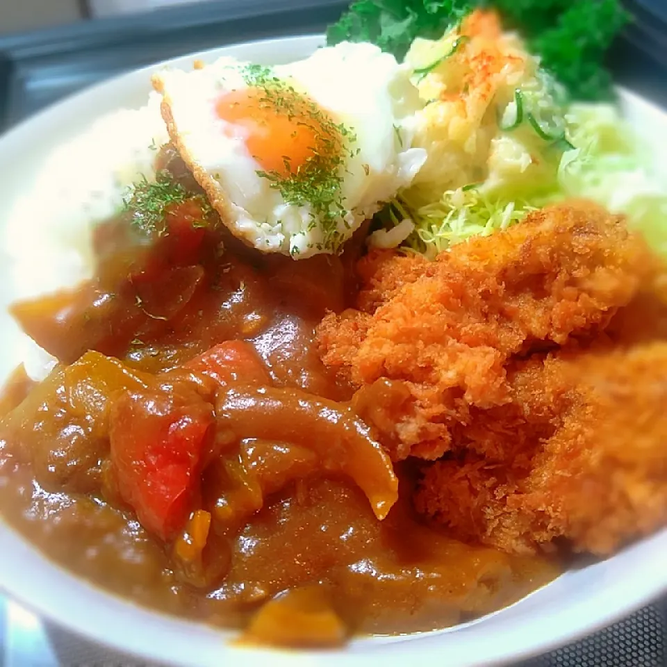 Snapdishの料理写真:目玉ヒレカツカレー～♪♪|砂糖味屋キッチンさん