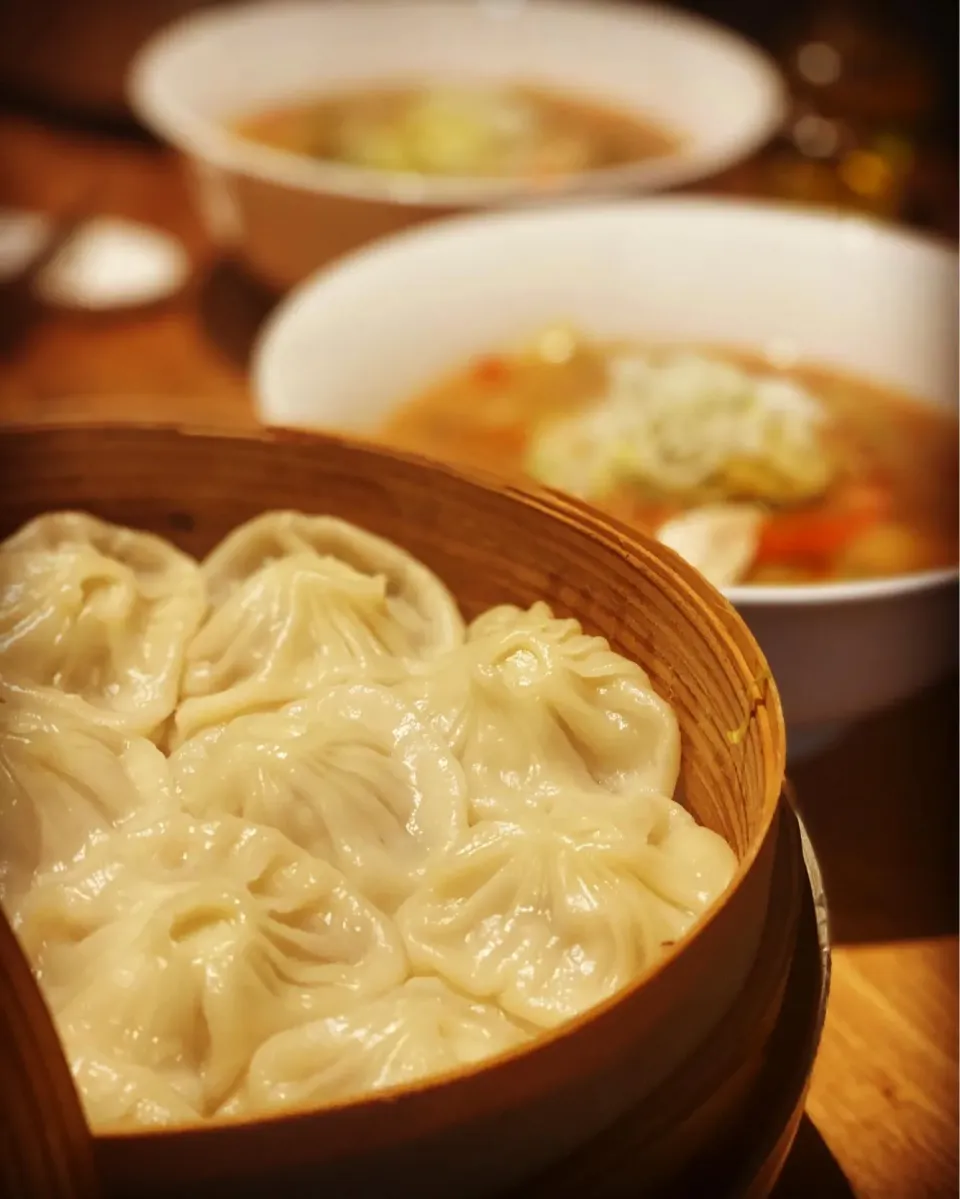 Soup Noodle Lunch Today ❤️
Vegetable Stock Ramen with Fresh Vegetables & Miso  with  Steamed Pork Dumplings 🥟 #homemade #stock #ramen #noodles #chefemanuel 
#i|Emanuel Hayashiさん