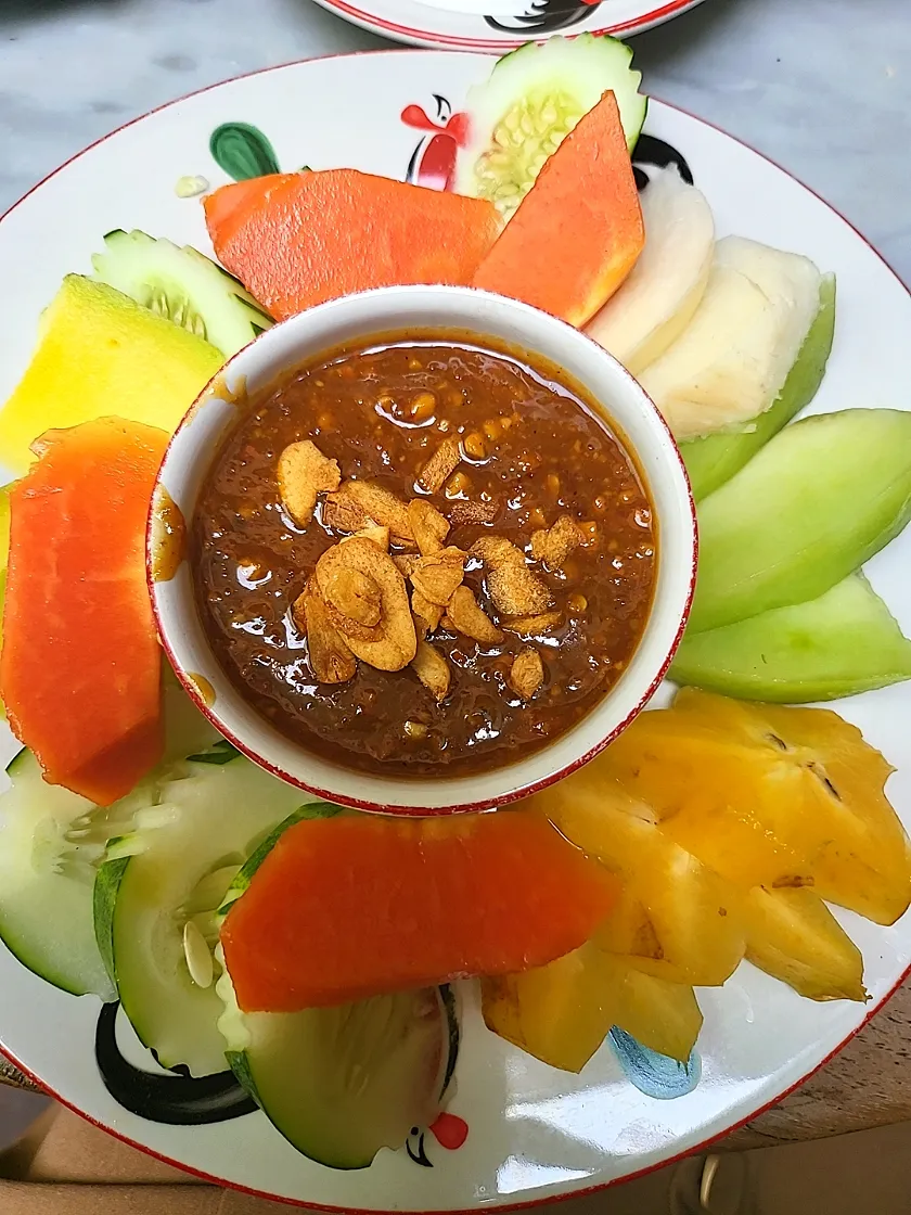 Snapdishの料理写真:fruits rujak with brown sugar and peanut sauce|ranniadimeterさん