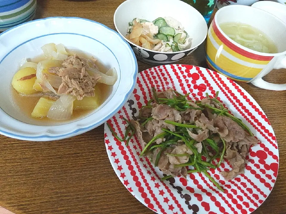 牛肉とぐるはすのガーリック炒め
じゃがいもとツナの煮物
ささみときゅうりのゴマドレ和え
フォーのスープ|尚さん