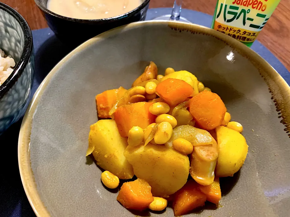 ハラペーニョ風味じゃがいもとウィンナーのカレー煮|かなっぺさん