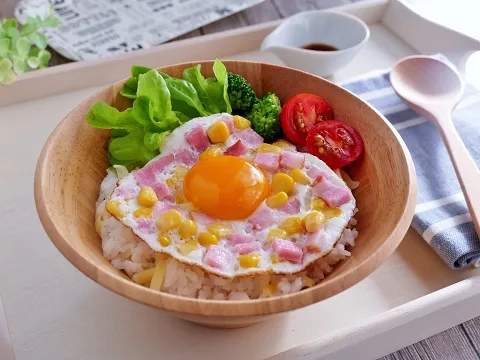 カラフルかわいい目玉焼き丼|ヤマサ醤油公式アカウントさん