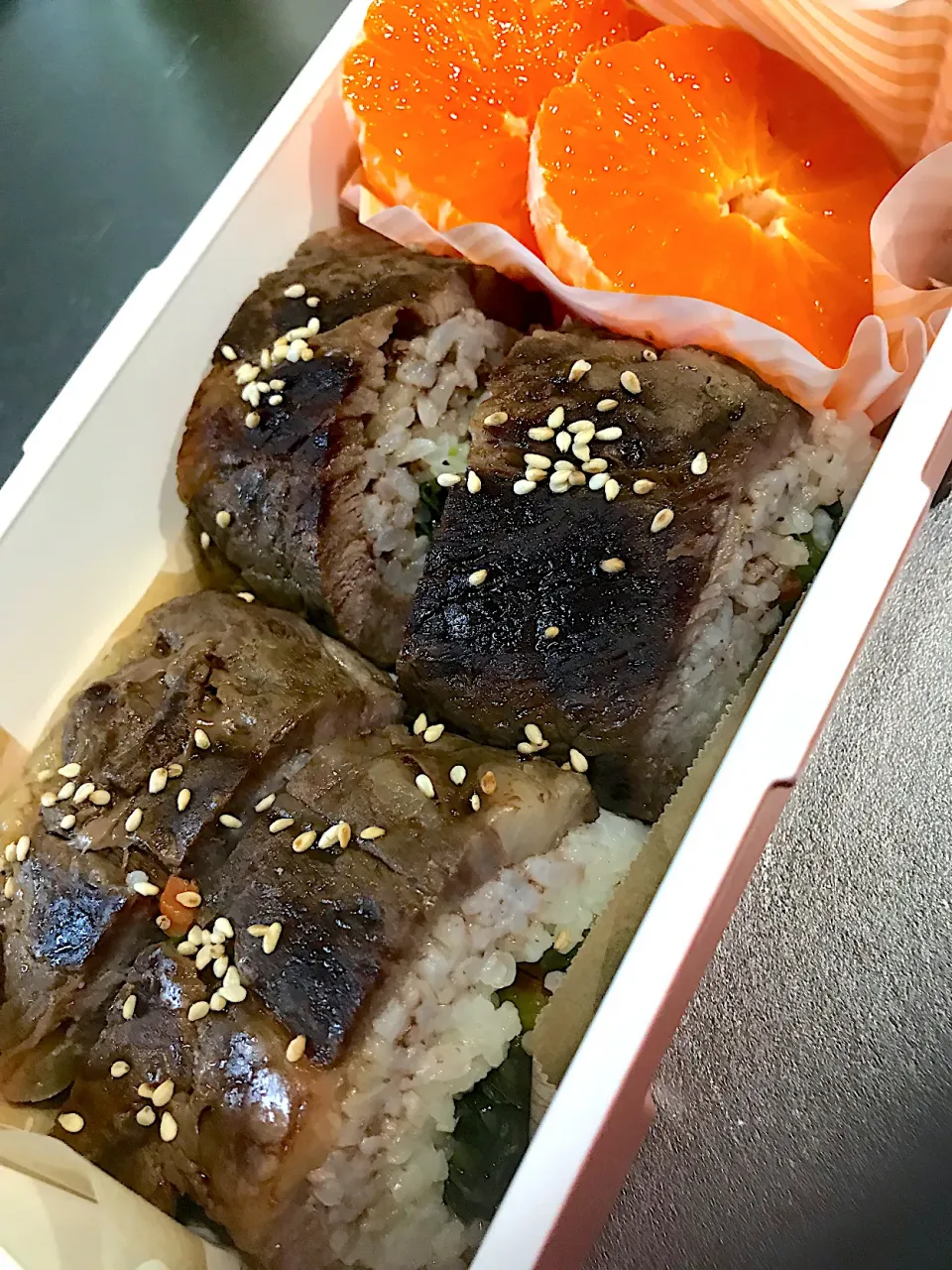 Snapdishの料理写真:牛肩押し寿司的弁当(笑)|ちーさん