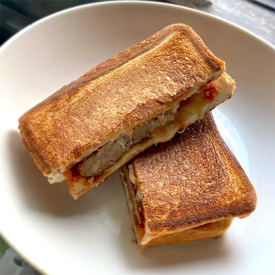 ランチに、とろ〜りチーズの、ダブルチーズホットサンドバーガーを頂きます🍔😄👍|ギムレットさん