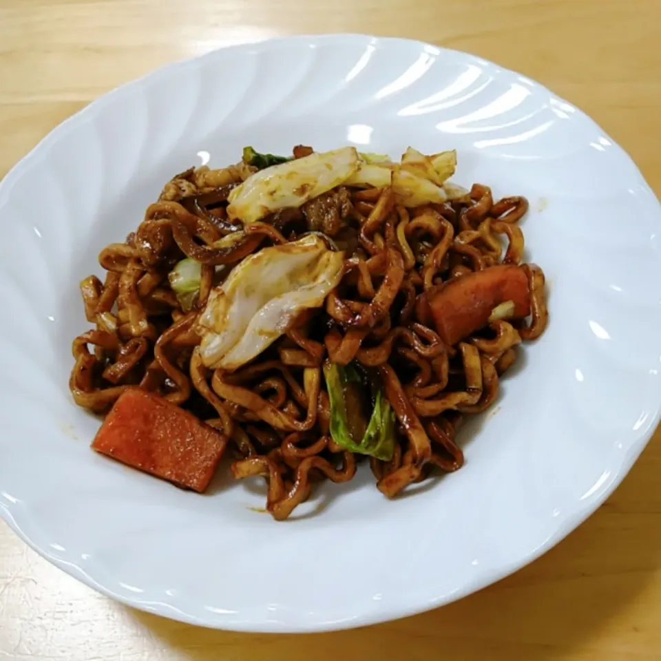 岡山のえびめしのタレと沖縄そば麺で焼きそば|ももさん