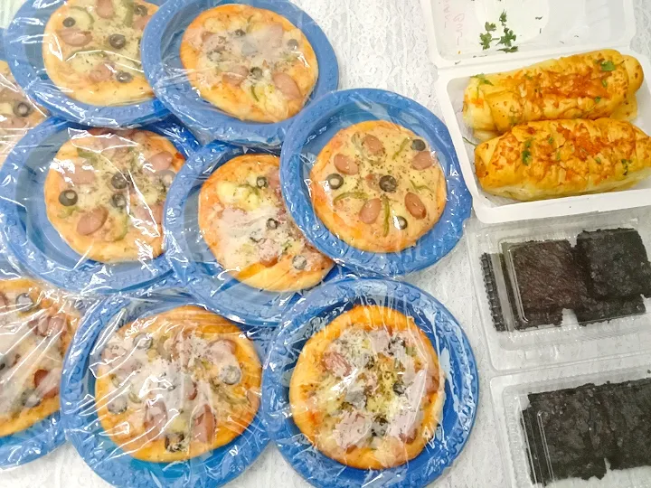 Mini Sausage Pizza 
Fudgy Brownies
Chicken Russian Bun|Sadia Meherinさん