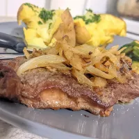 Steak && Baked potatoes and chives with a side of zucchini !! 🍽️|Jaymee Leeさん