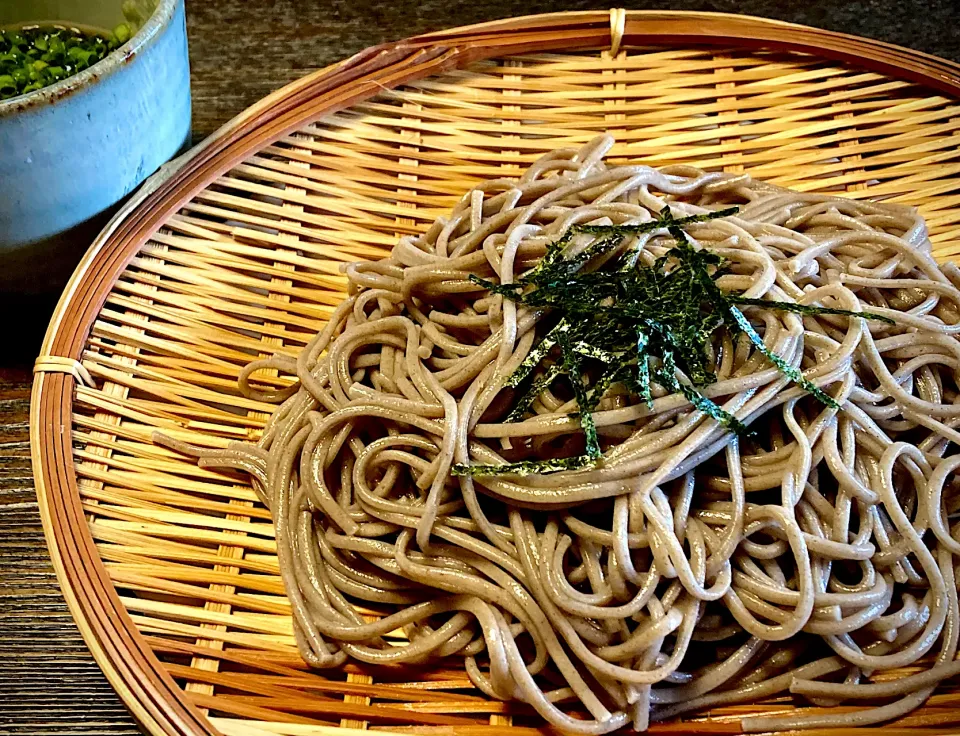 掃除などで💦汗  季節外れの                「ざる蕎麦」|mottoさん