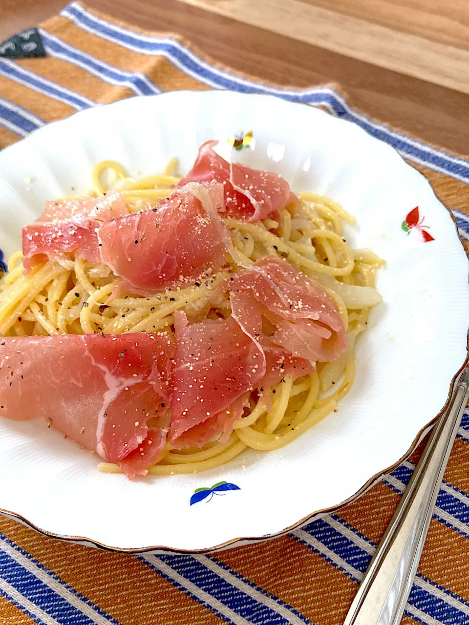 お昼ごはん。生ハム・玉葱・ツナのパスタ|renharuruさん