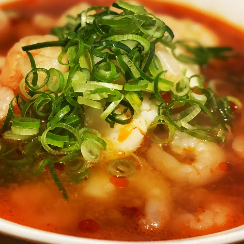 Todays Dinner My Recipe 
Fish Stock Spicy Miso Vegetable Ramen 🍜 with Poached Cod & Prawns In Miso & Butter on top with chopped chives 
#ramen #miso #fishstock|Emanuel Hayashiさん