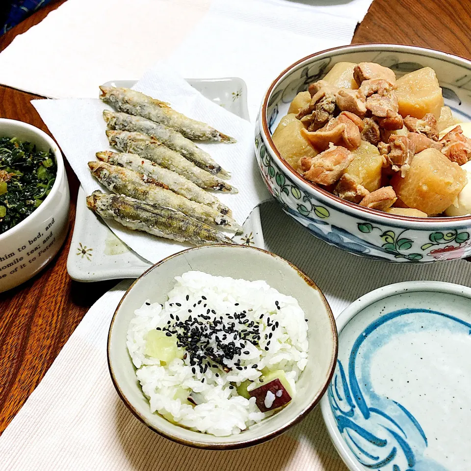 Snapdishの料理写真:鶏肉と大根の煮物とメヒカリの唐揚げ|akkoさん