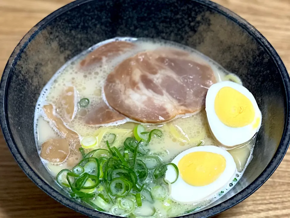 ☆日清  篝  鶏白湯鍋つゆで簡単ラーメン|まぁたんさん