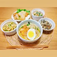 昨日のポッサムスープで
醤油ラーメン完成
あっさりしてておいしい😋🍴💕|まさごっちさん