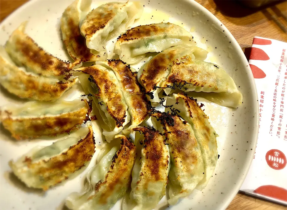 『雪松』餃子を買って焼きました|じゅんさんさん