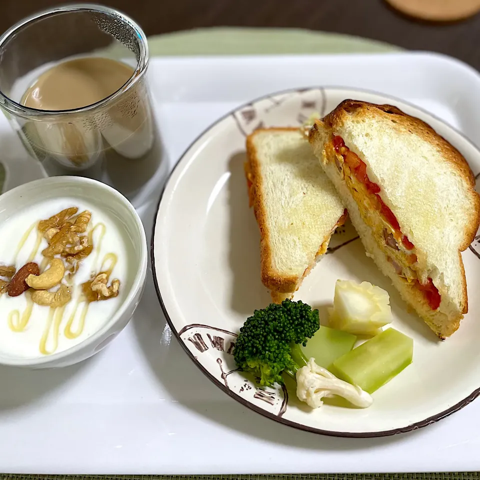 Snapdishの料理写真:1/30朝ご飯：ホットサンド|ななみんさん