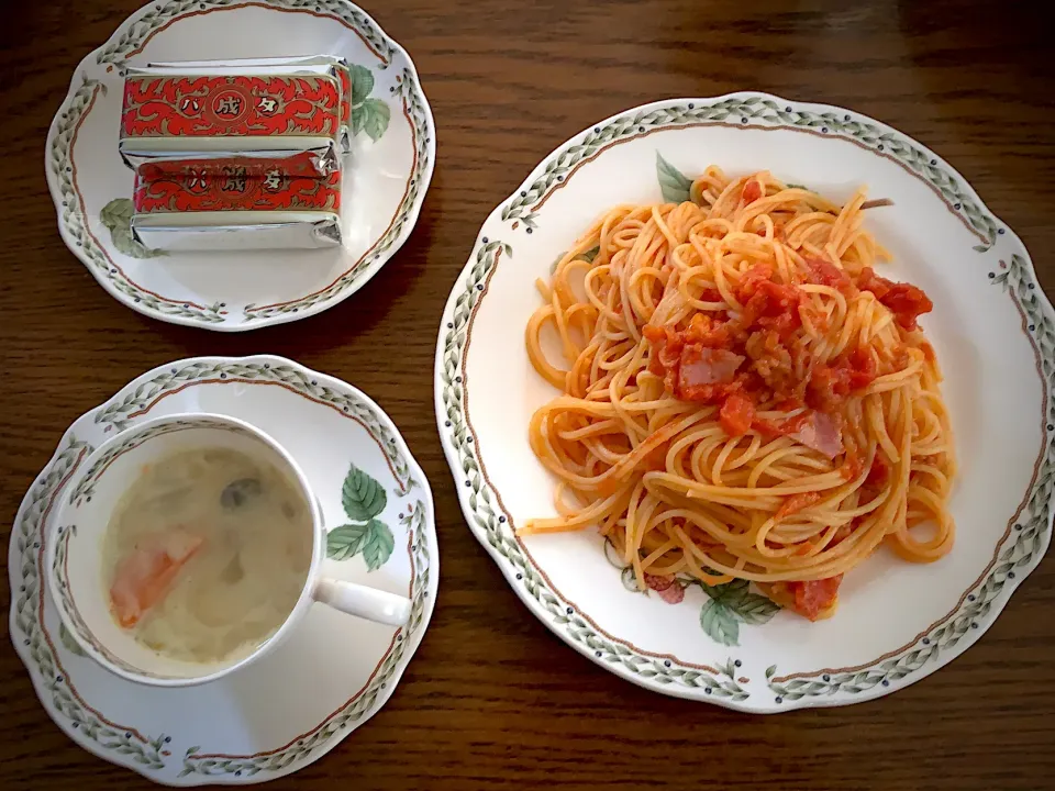 トマトソースのパスタ🍝チキンのクリームシチュー🥕今日の昼食20220130|rococoさん