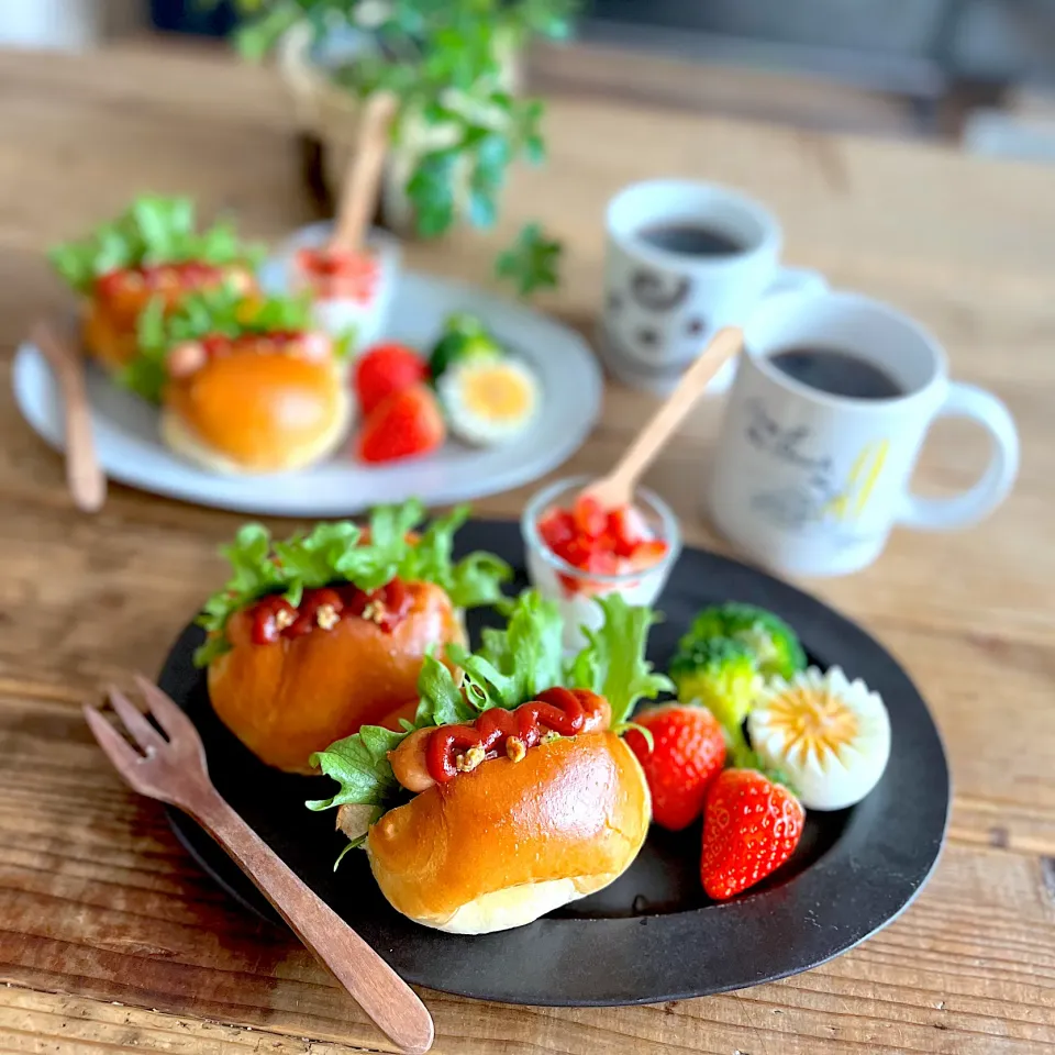 Snapdishの料理写真:ホットドッグで朝ごはん|るかさん