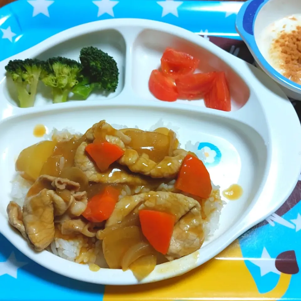 Snapdishの料理写真:４歳８ヵ月がママと初めて作ったカレー|☆ちび☆さん