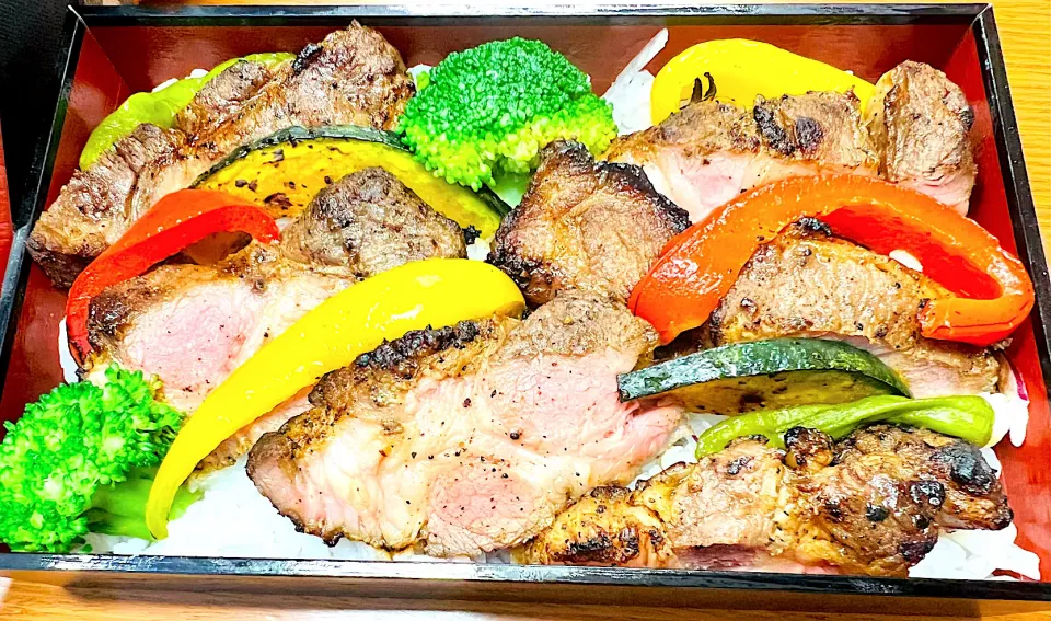 Snapdishの料理写真:イベリコ豚弁当|Food is lifeさん