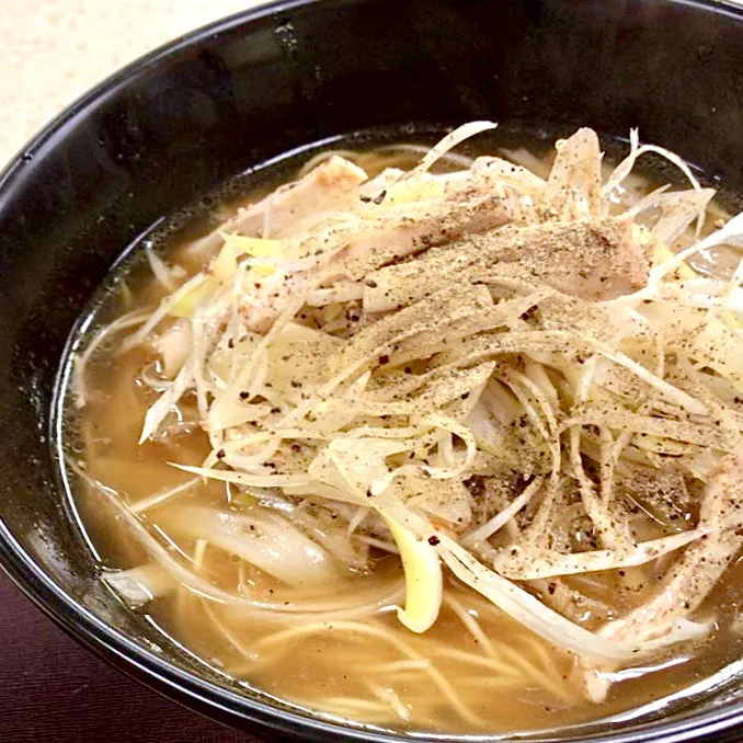 白髪ネギと蒸し鶏の黒胡椒ラーメン・・|ばくあんしゃさん