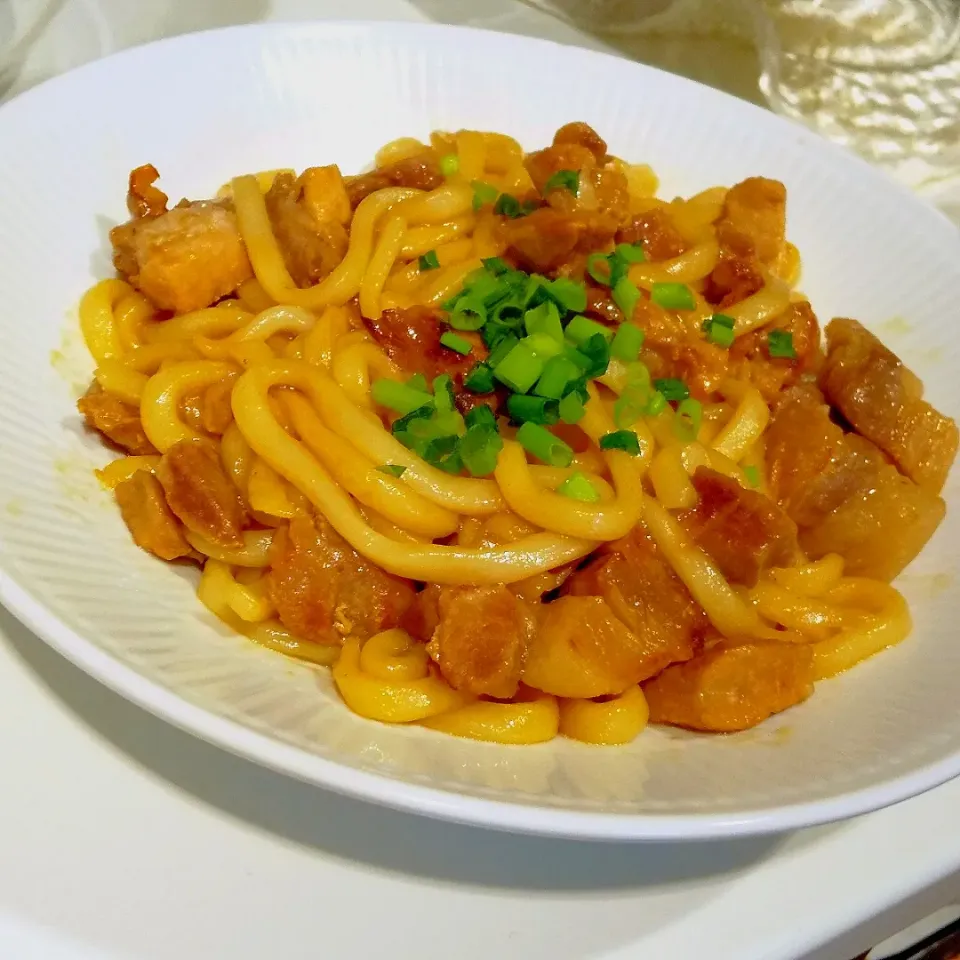 味噌漬け豚肉で焼きうどん|osanpowankoさん