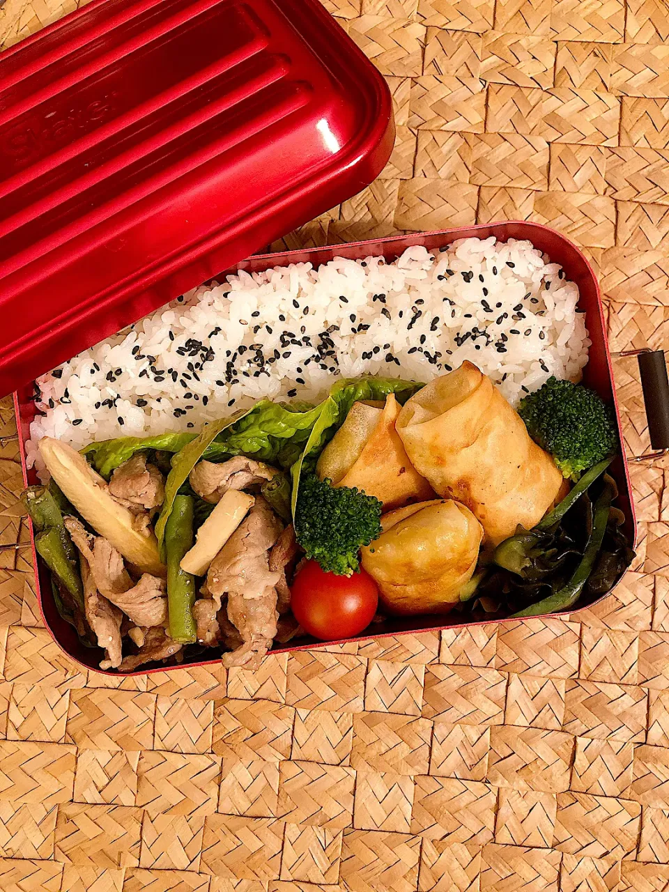 高校生弁当　G12-53  豚肉と筍の中華炒め　カレーポテトミニ春巻き|mashaさん