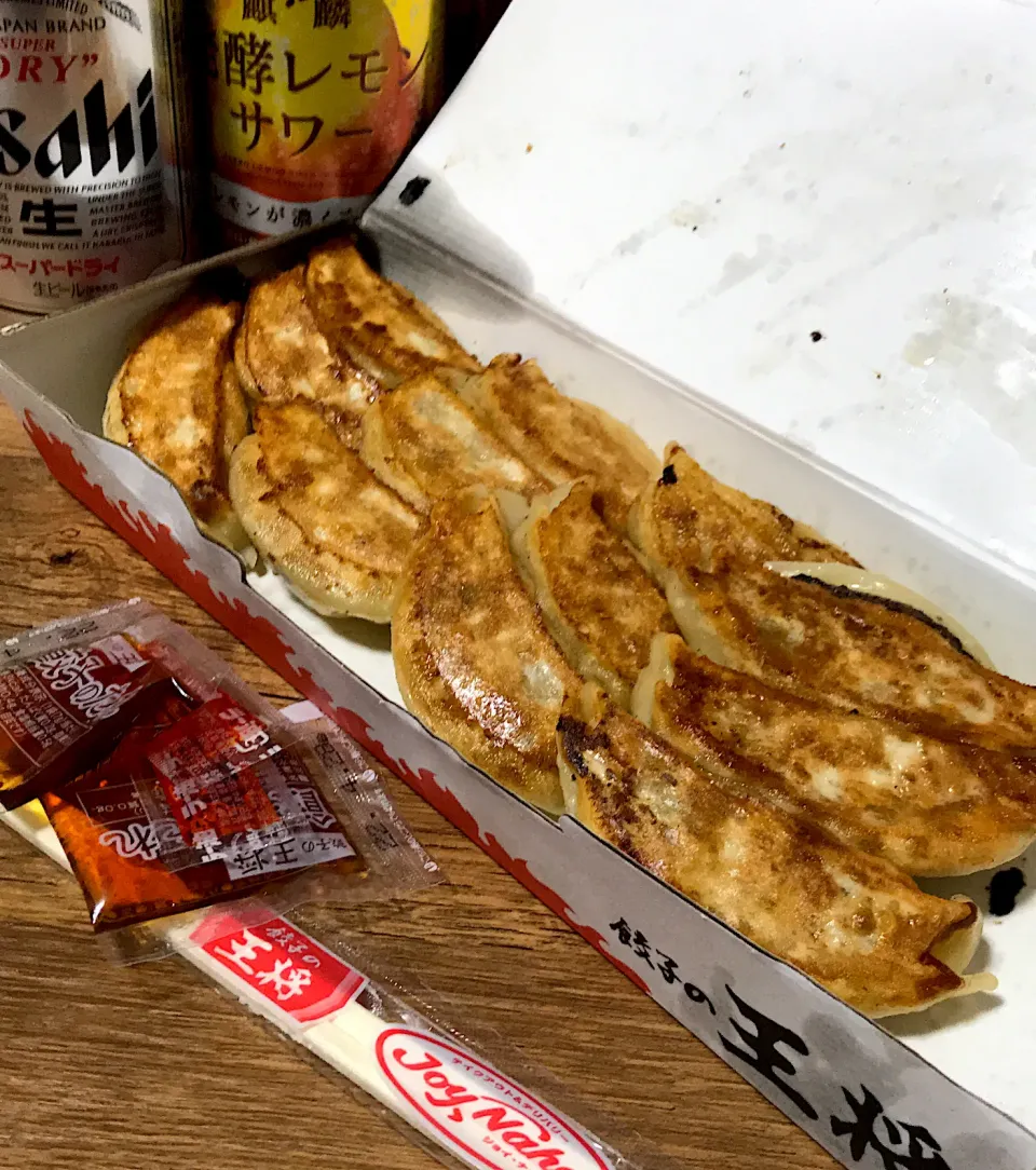 餃子の王将🥟2人前テイクアウト|くろねこじったん‍さん