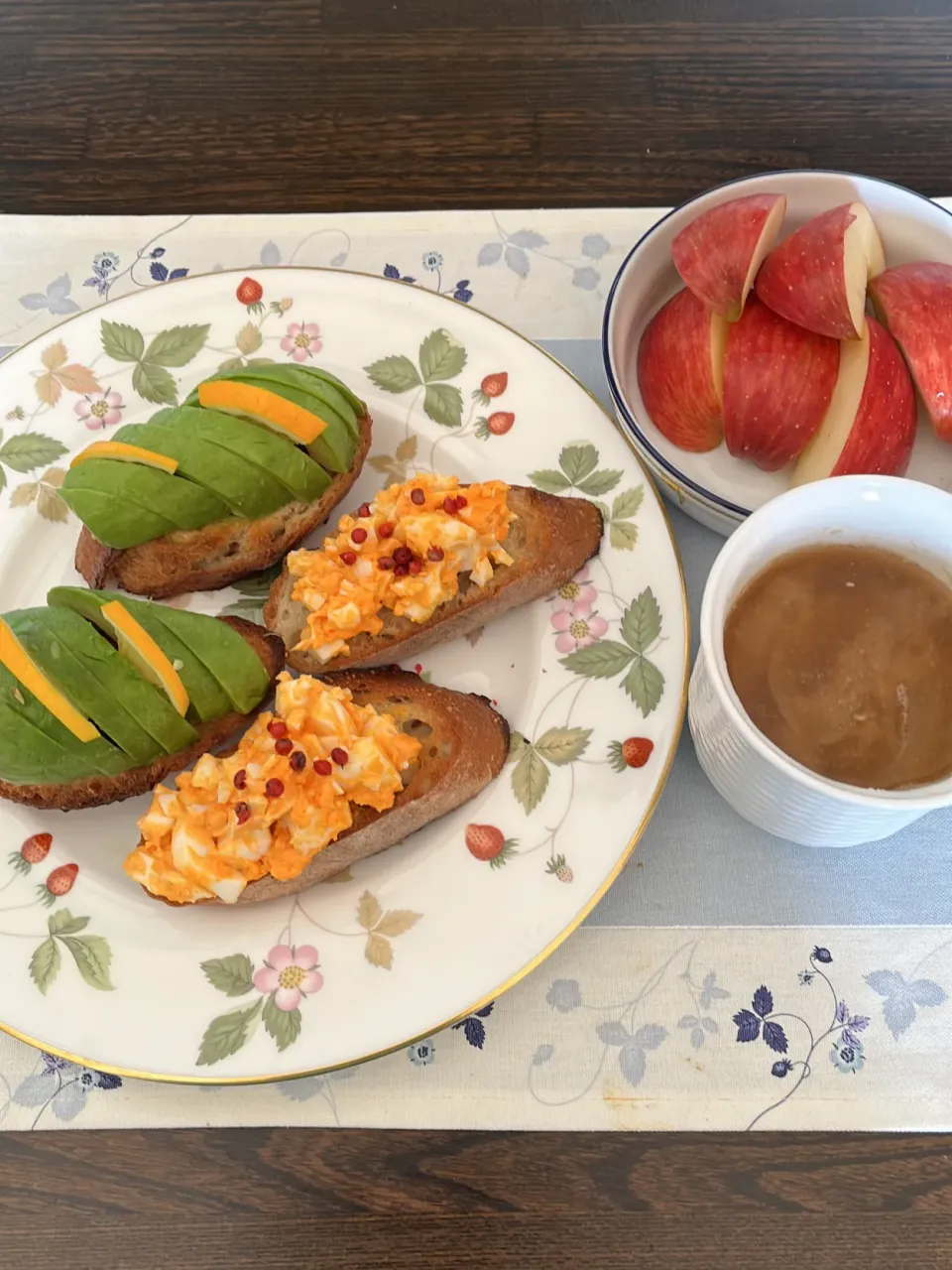 この卵が最強に美味しい‼️昨日の味噌スープを添えて✨|tamemitiさん