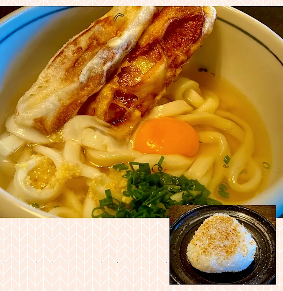 竹天•釜玉ぶっかけうどん                         (梅干•胡麻むすび添え)|mottoさん