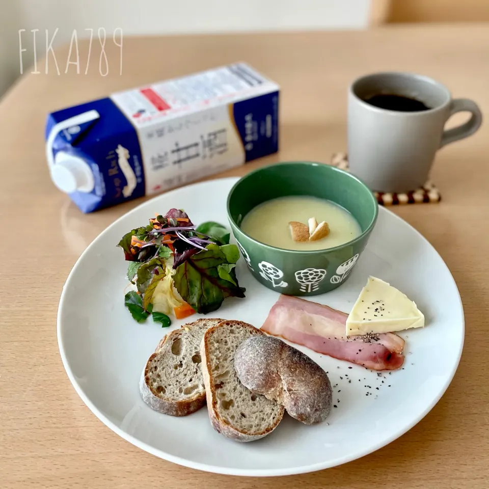 Snapdishの料理写真:糀甘酒入りさつまいものポタージュで 朝ごはん|FIKA789さん