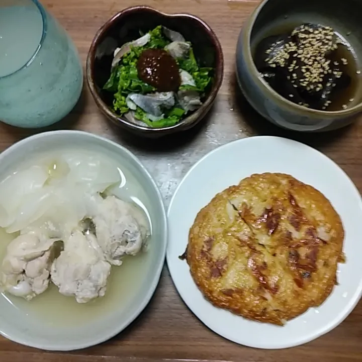 20220201
手羽元と新玉ねぎの煮物
さつま揚げ
鰯と菜の花醤油麹添え
茄子の炊いたん|noccoさん