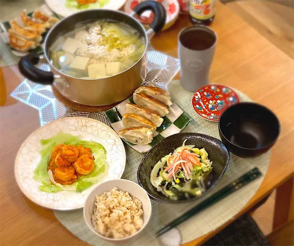 白子湯豆腐　エビチリ　餃子　チョレギサラダ|nana 🍅さん