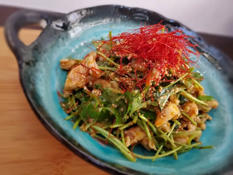 鶏皮と三葉のニンニクごま味噌和え( ˙▿˙　)コラーゲン！|まぁさん