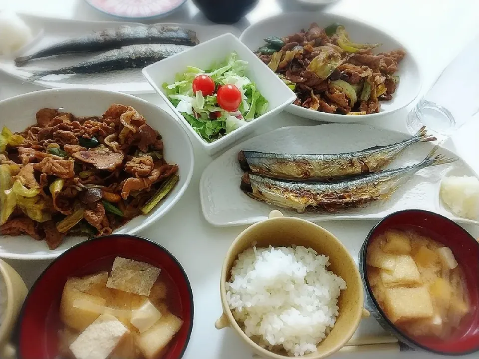 夕食(*^^*)
回鍋肉
焼魚(サンマ)
サラダ🥗
お味噌汁(大根、油揚げ、豆腐)
りんご🍎|プリン☆さん