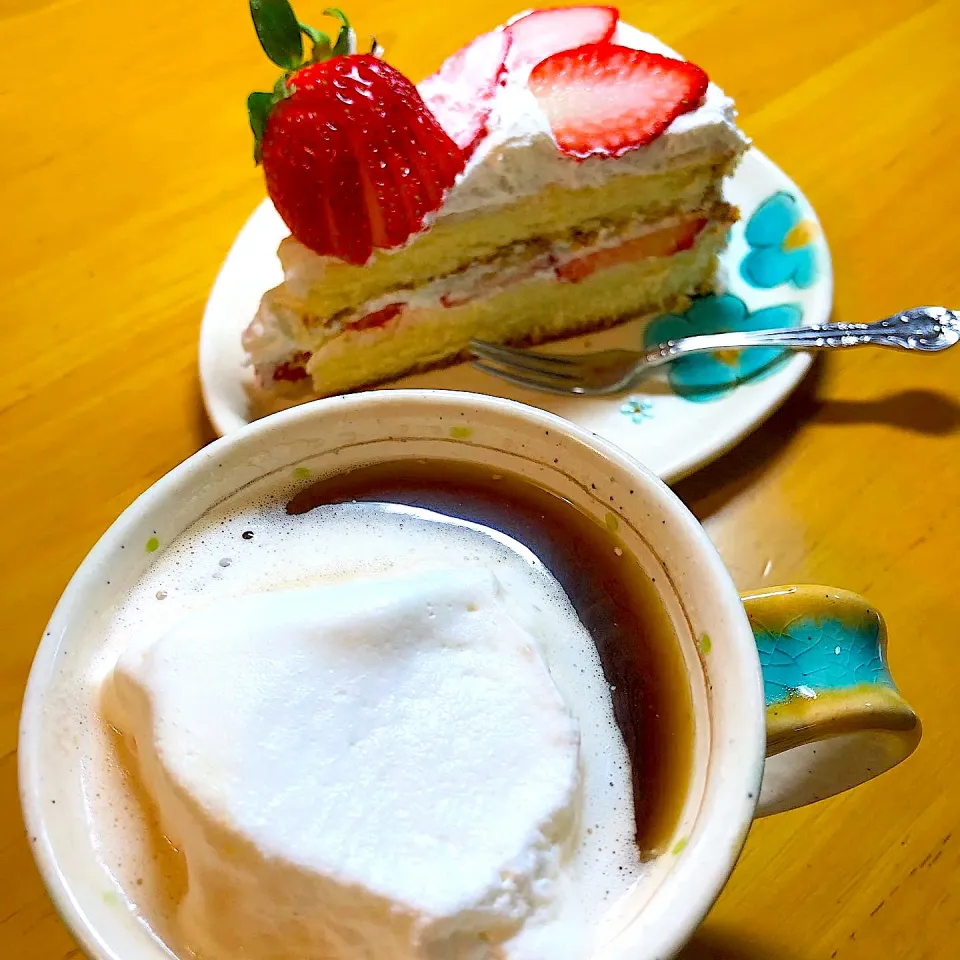 糀甘酒入りショートケーキと糀甘酒入りウィンナーコーヒー🍰☕️|さらっと🍀さん