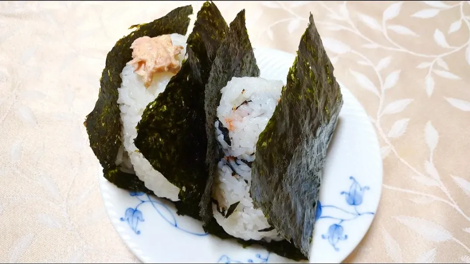 2/1の夜勤弁当
おにぎり2種🍙|卯月さん