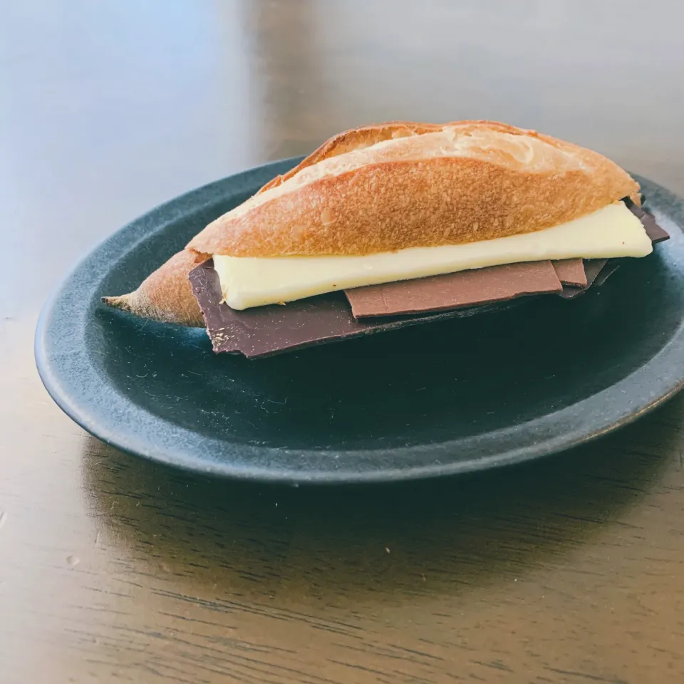 Snapdishの料理写真:チョコとバターのカスクート🥖🍫🧈🇫🇷😘|leeさん