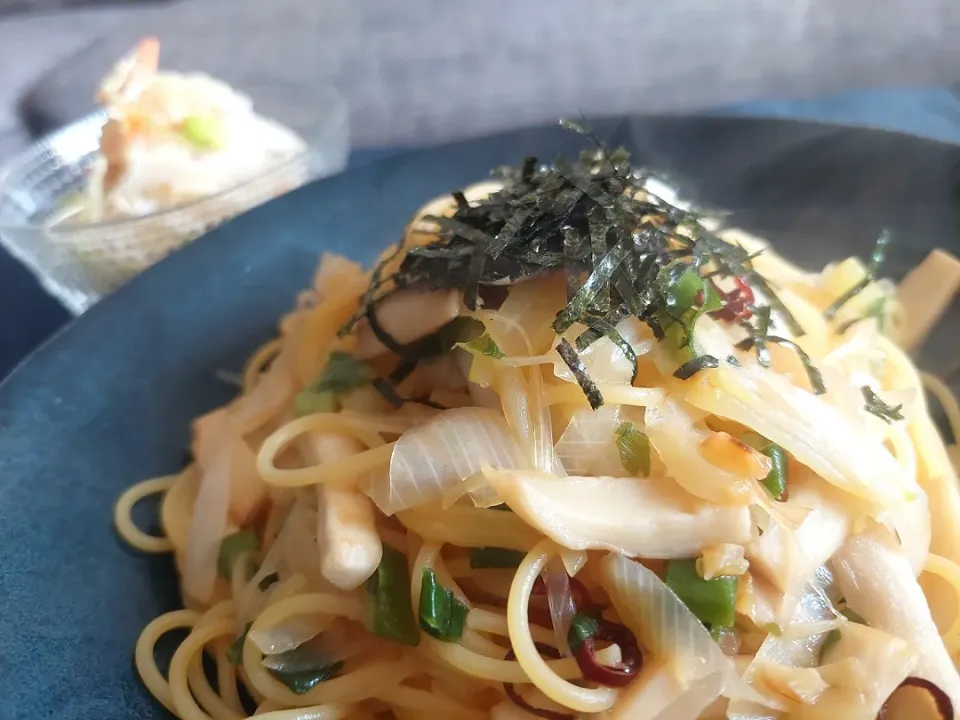 ネギとエリンギのペペロンチーノ＆野菜サラダ|しあるさん