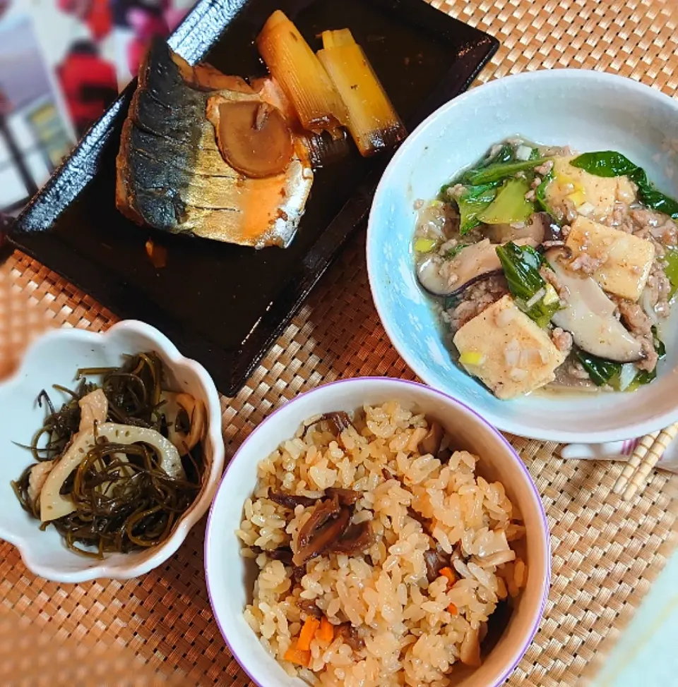 松茸ご飯🍚サバの味噌煮、昆布とレンコン炒め、高野豆腐で和風麻婆で夕ご飯🍴|ポチさん