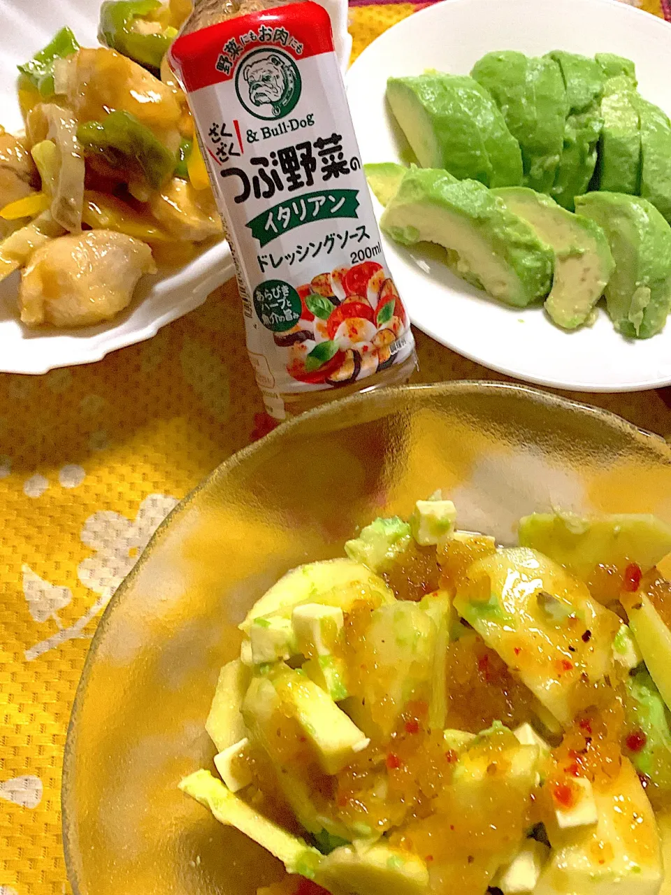 鶏胸肉と蓮根の甘酢炒め　アボカド🥑とりんご🍎のサラダ　アボカド🥑刺身|掛谷節子さん