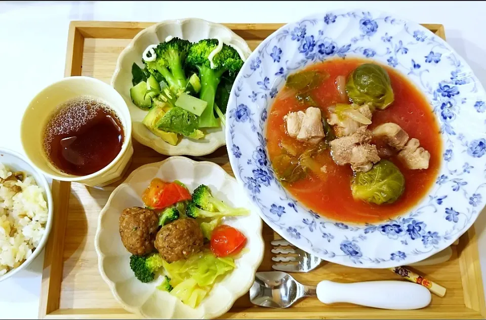 豚と芽キャベツトマトスープ⭐Oisixのサルッチャ煮込み|きむめぐさん