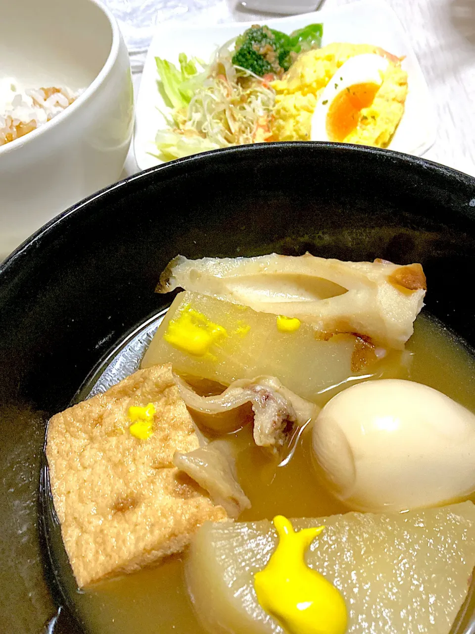 Snapdishの料理写真:一人ご飯大量にもらった大根で、たまごサラダ、おでん|Ayaさん