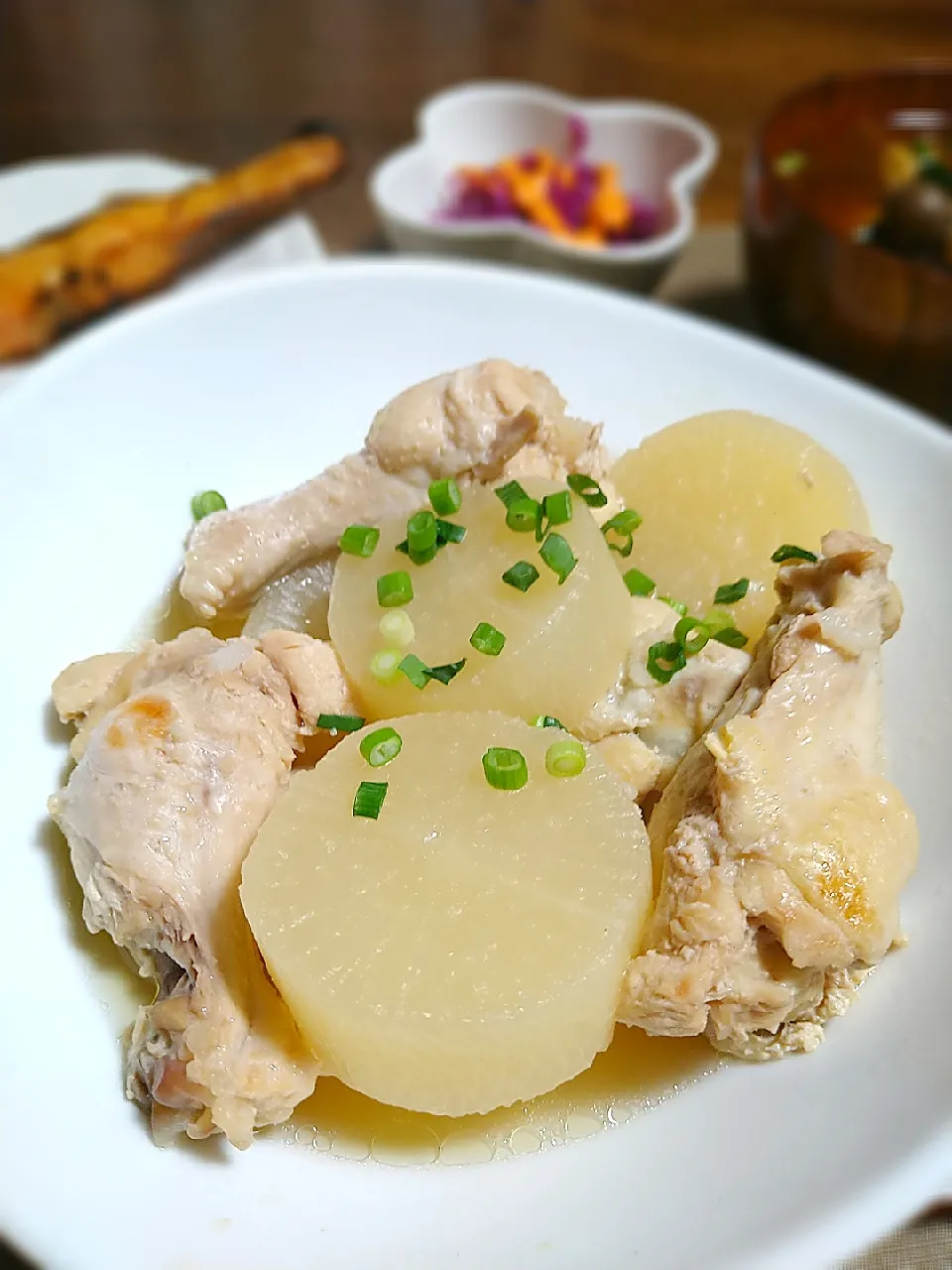 大根と鶏手羽元の煮物🐔これうまつゆ！で|まめころさん