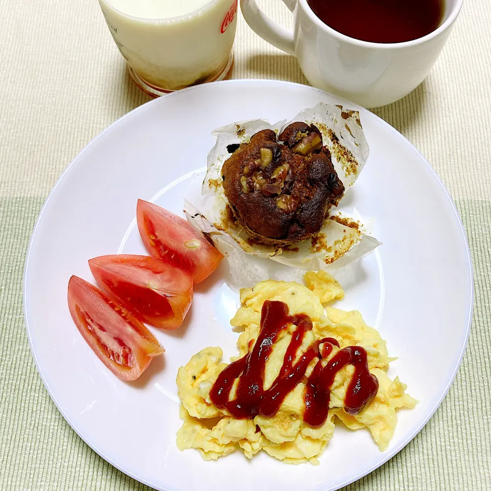 Snapdishの料理写真:オートミールマフィンと炒り卵🥚|akkoさん