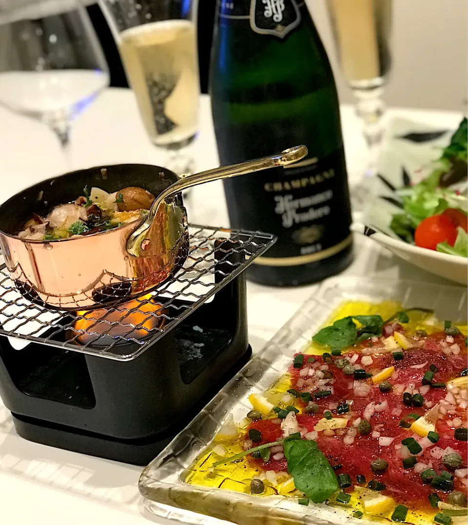 Snapdishの料理写真:帆立貝柱とタコのアヒージョ🔥＆桜のカルパッチョ🌸➰🥂😋|ナムナムさん