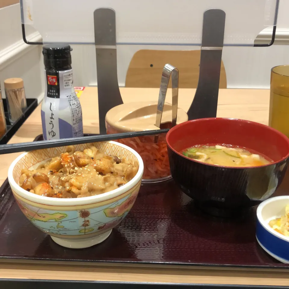 ニンニク豚丼　豚汁　おしんこセット　#すき家|Hajime Sakaiさん