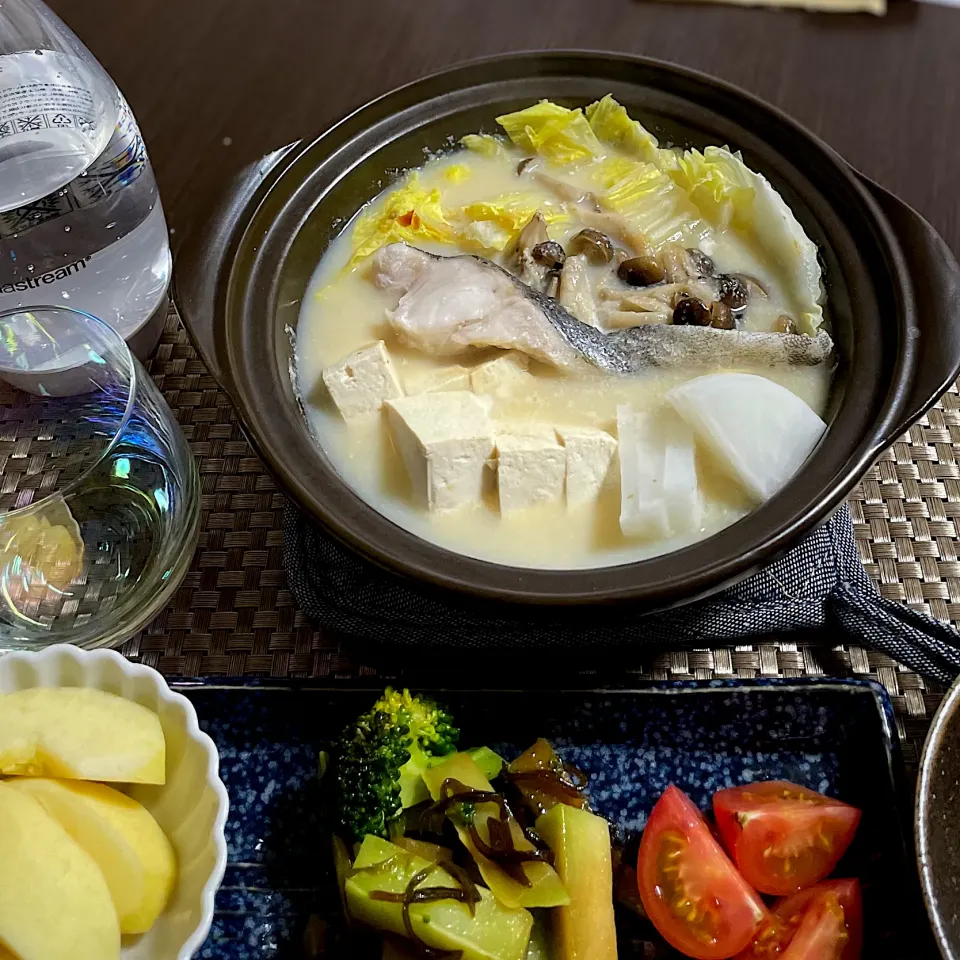 2/3晩ご飯：鱈の甘こうじ豆乳鍋|ななみんさん