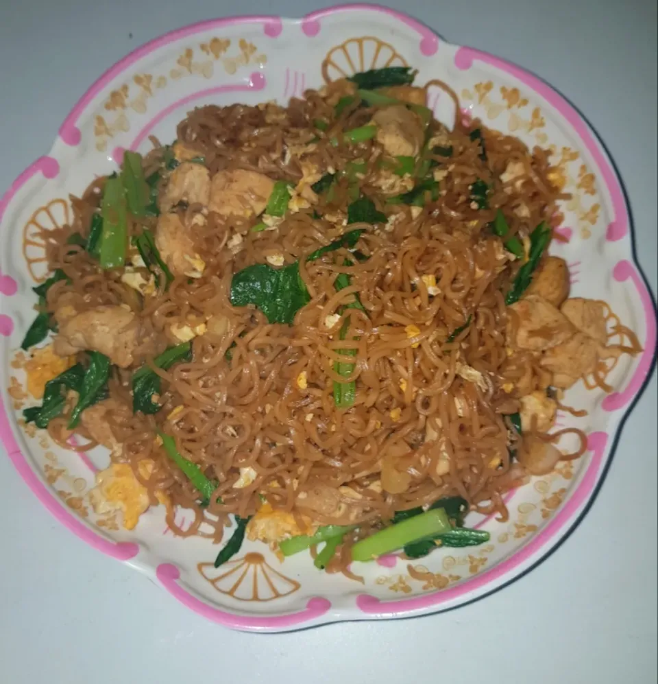 stir fried noodles with egg and chicken|patcookingfeverパットさん